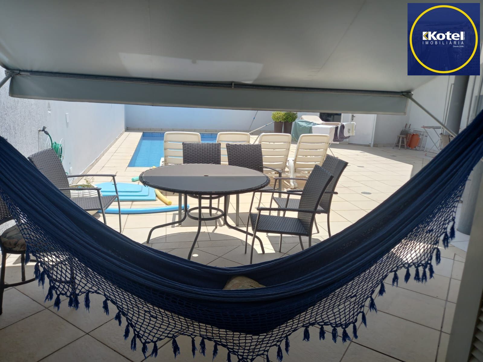 Vende-se sobrado com 5 quartos (3 suítes), 428m² e 3 vagas – Alto Petrópolis