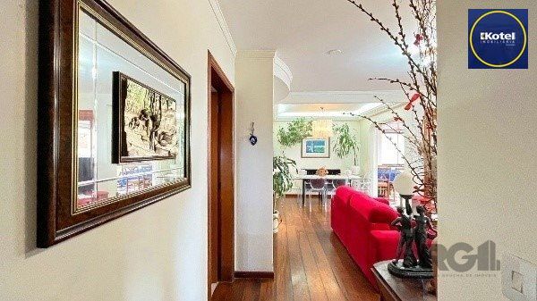 Apartamento com 3 Dormitórios, Suíte e Sacada e 1 vaga - 115m² - Petrópolis