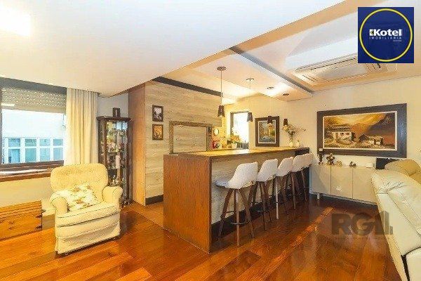 Vende-se luxuoso apartamento 2 quartos com 3 suítes, escritório, lareira, decorado por arquitero e 2 vagas - 157m² - Rio Branco