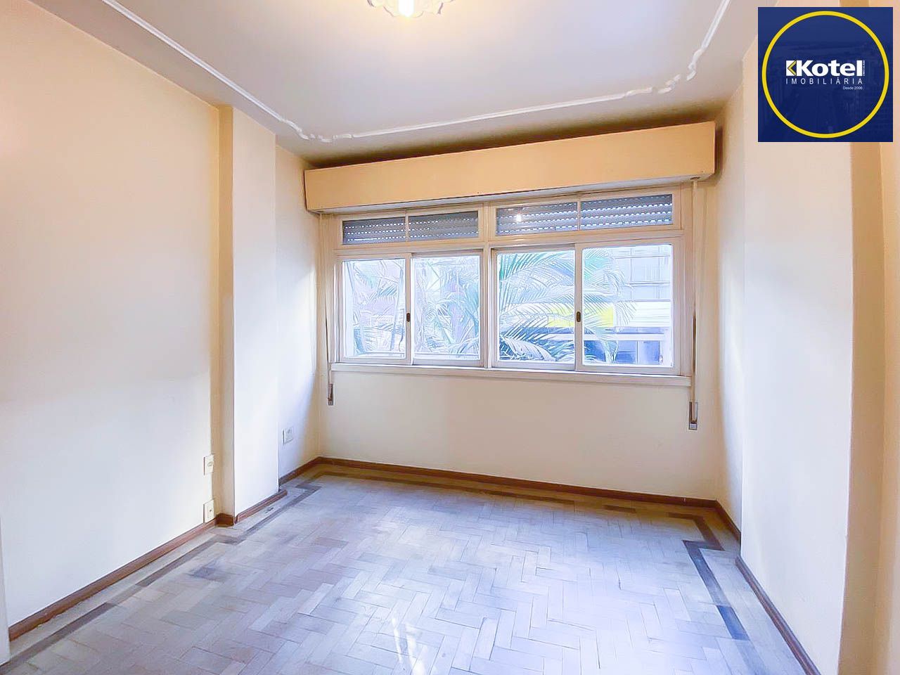 Apartamento amplo de 3 dormitórios, ensolarado, com portaria 24h próximo à UFRGS