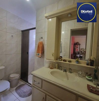 Apartamento de 2 dormitórios, semi mobiliado, ensolarado para venda no bairro Cidade Baixa em Porto Alegre/RS.