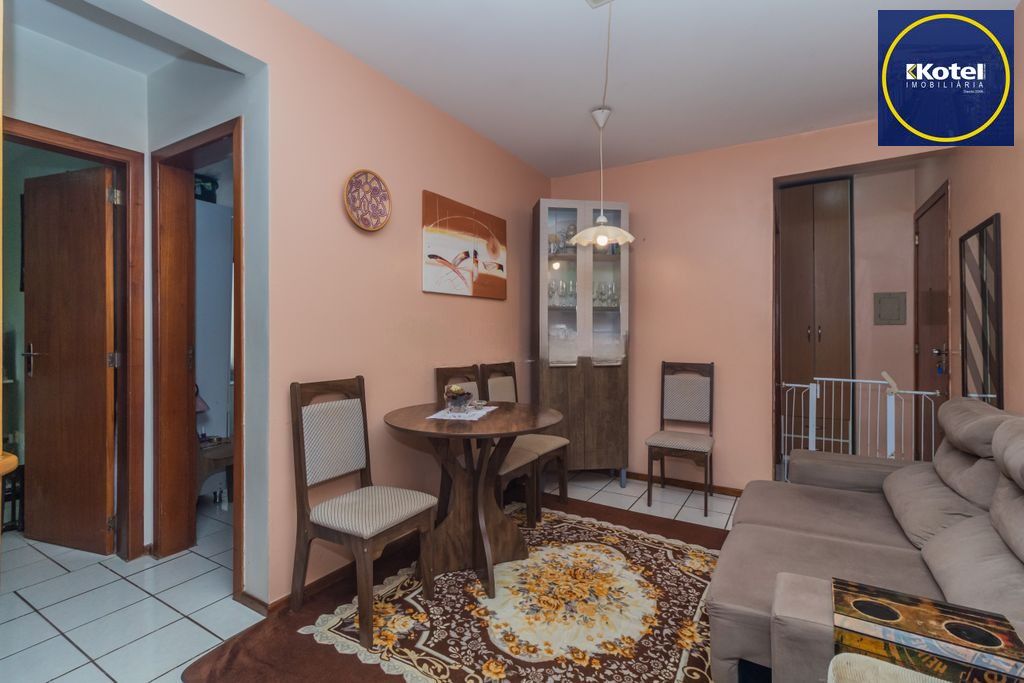 Apartamento iluminado com 2 dormitórios e vaga escriturada