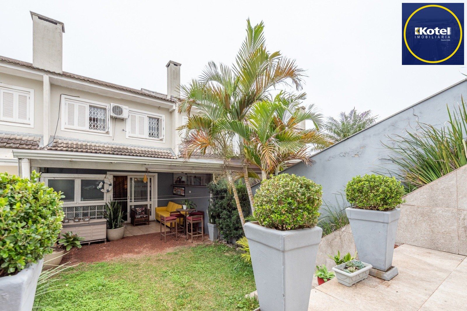 Casa com 3 dormitórios, suíte, pátio com spa, 3 vagas, Rua do Pampa - Ecoville