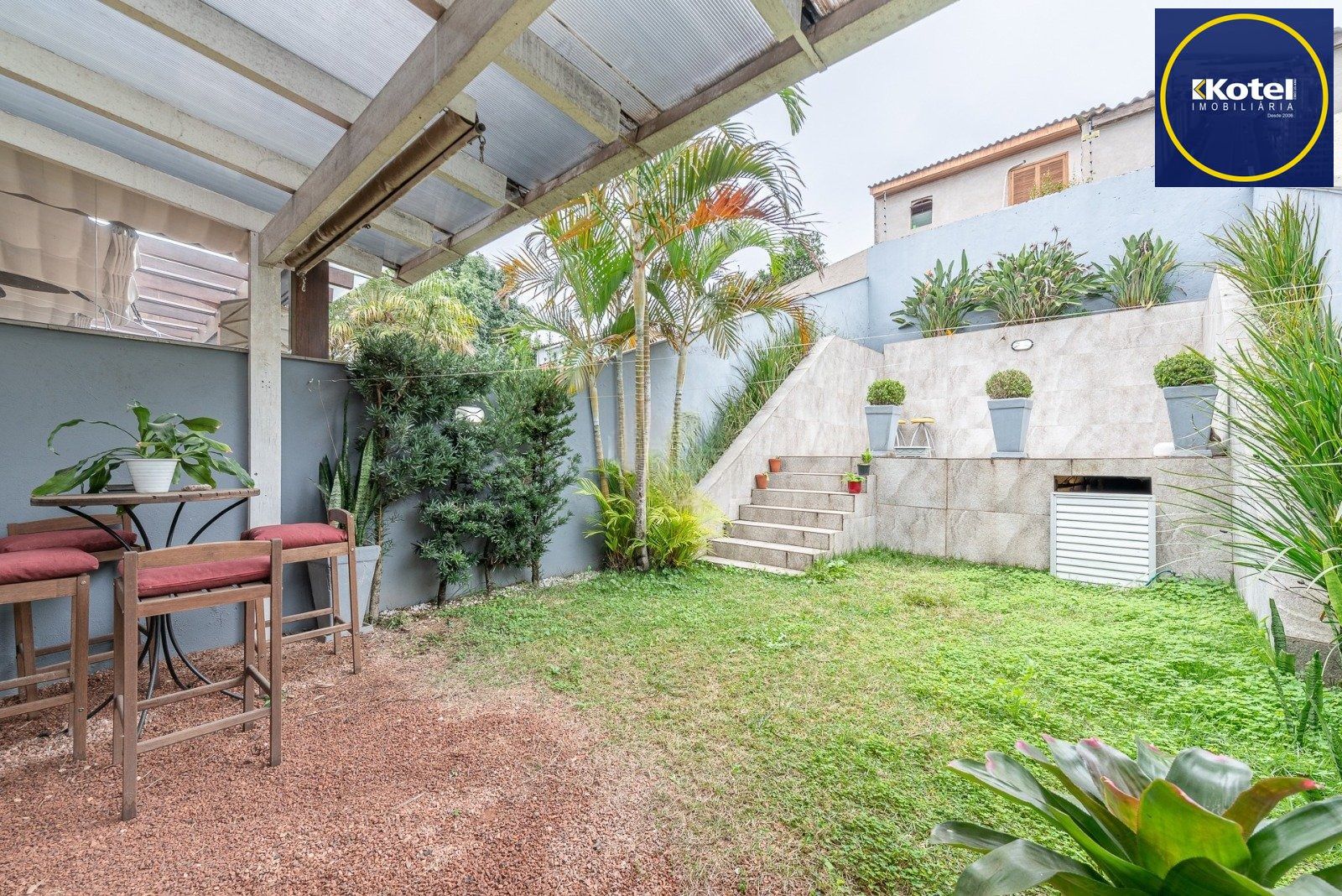 Casa com 3 dormitórios, suíte, pátio com spa, 3 vagas, Rua do Pampa - Ecoville
