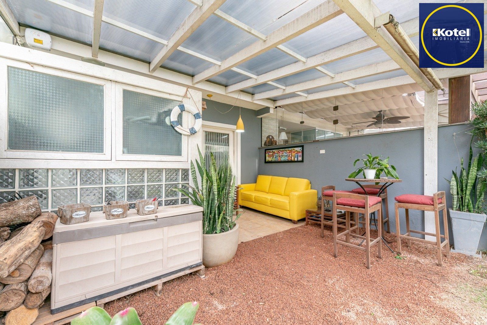 Casa com 3 dormitórios, suíte, pátio com spa, 3 vagas, Rua do Pampa - Ecoville