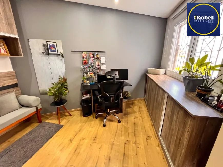 Casa Reformada em Condomínio com Suíte e Espaço Versátil Avenida Ecoville