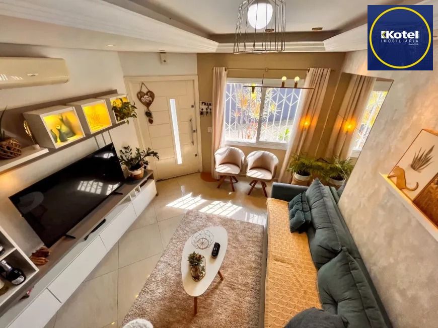 Casa Reformada em Condomínio com Suíte e Espaço Versátil Avenida Ecoville