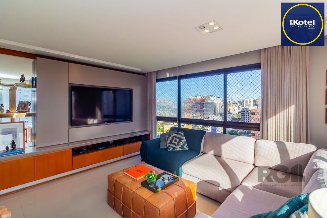 Apartamento localizado no bairro Passo da Areia em Porto Alegre/RS.