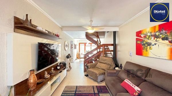 Casa Condominio em Porto Alegre, no bairro Ipanema, com 3 dormitório(s), e 3 banheiros, à venda.
