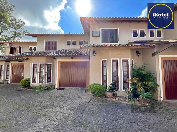 Casa Condominio em Porto Alegre, no bairro Ipanema, com 3 dormitório(s), e 3 banheiros, à venda.