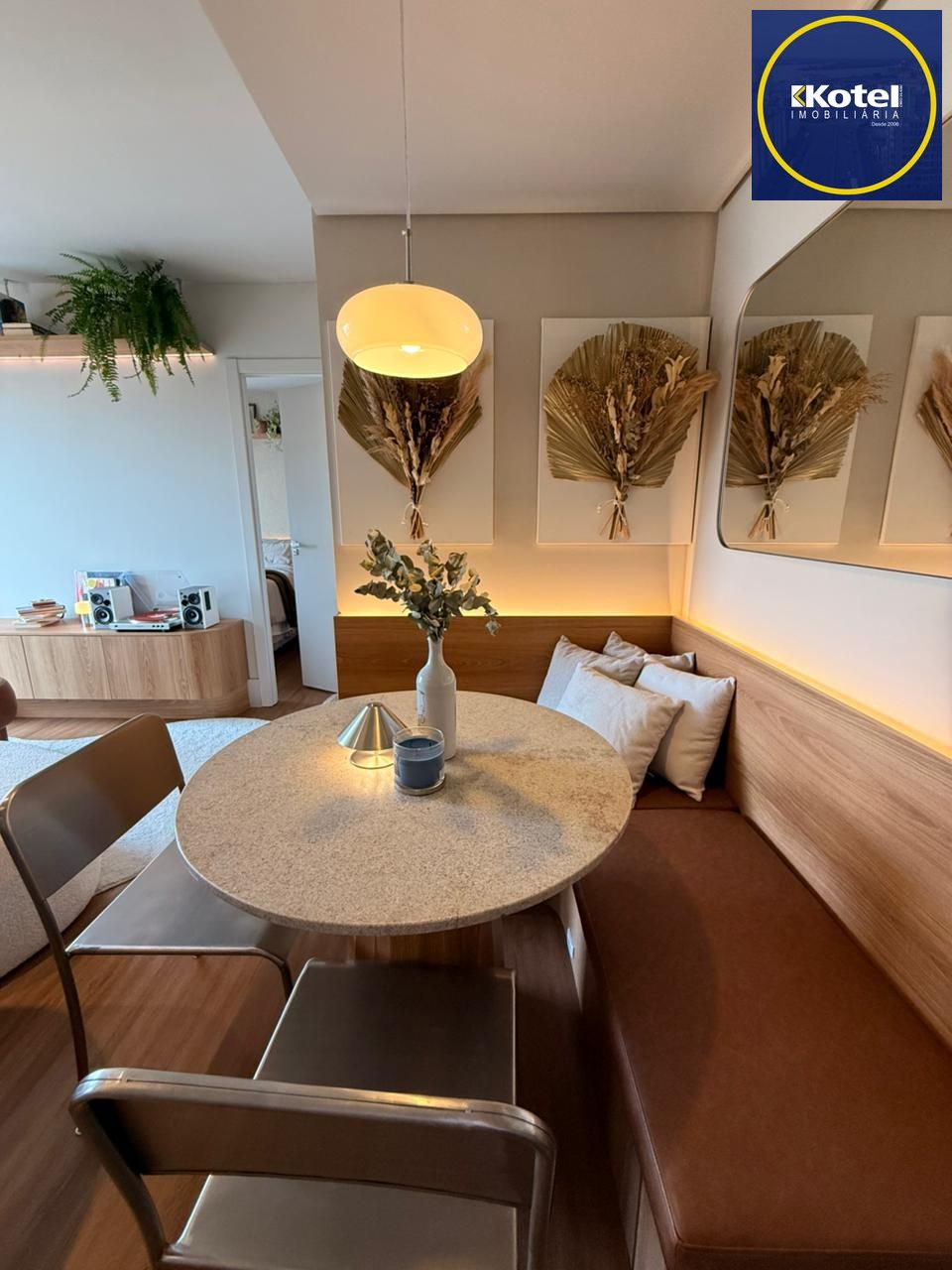 Apartamento mobiliado e decorado em alto padrão a venda no Quintal Moinhos.