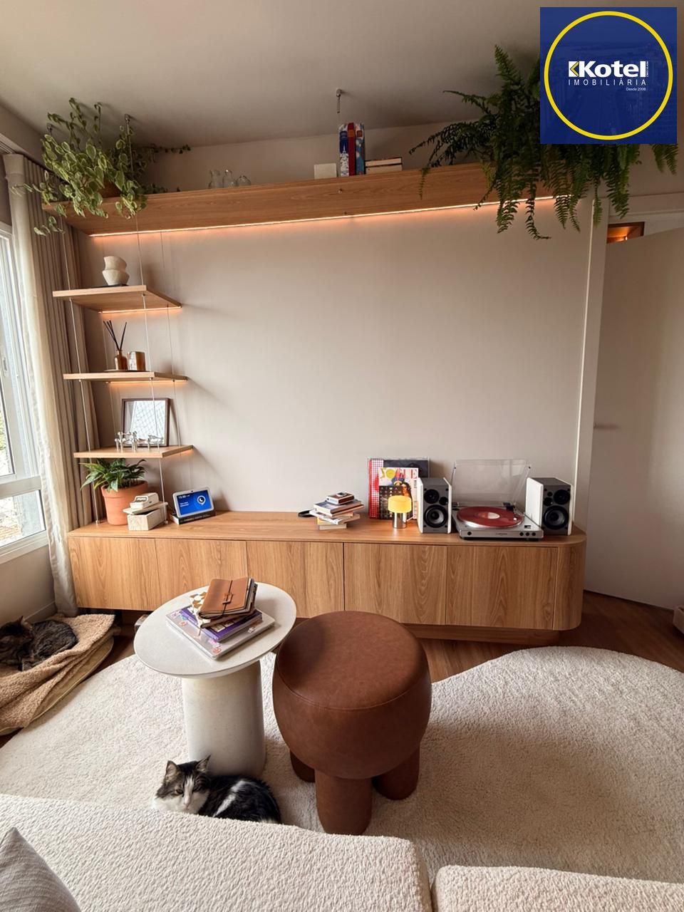 Apartamento mobiliado e decorado em alto padrão a venda no Quintal Moinhos.