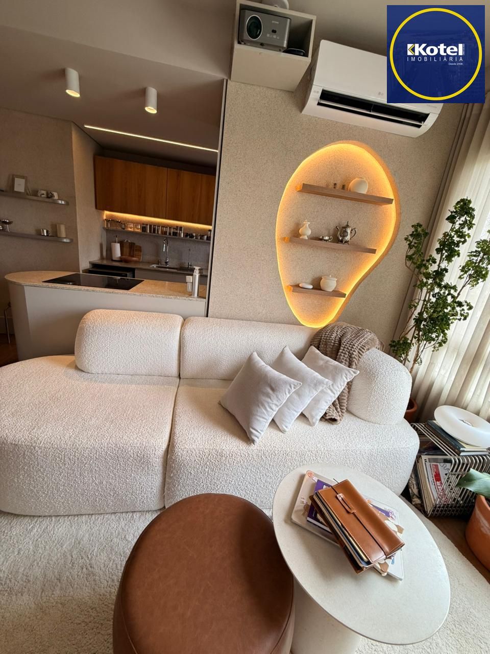 Apartamento mobiliado e decorado em alto padrão a venda no Quintal Moinhos.