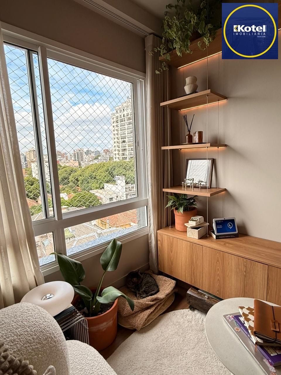 Apartamento mobiliado e decorado em alto padrão a venda no Quintal Moinhos.