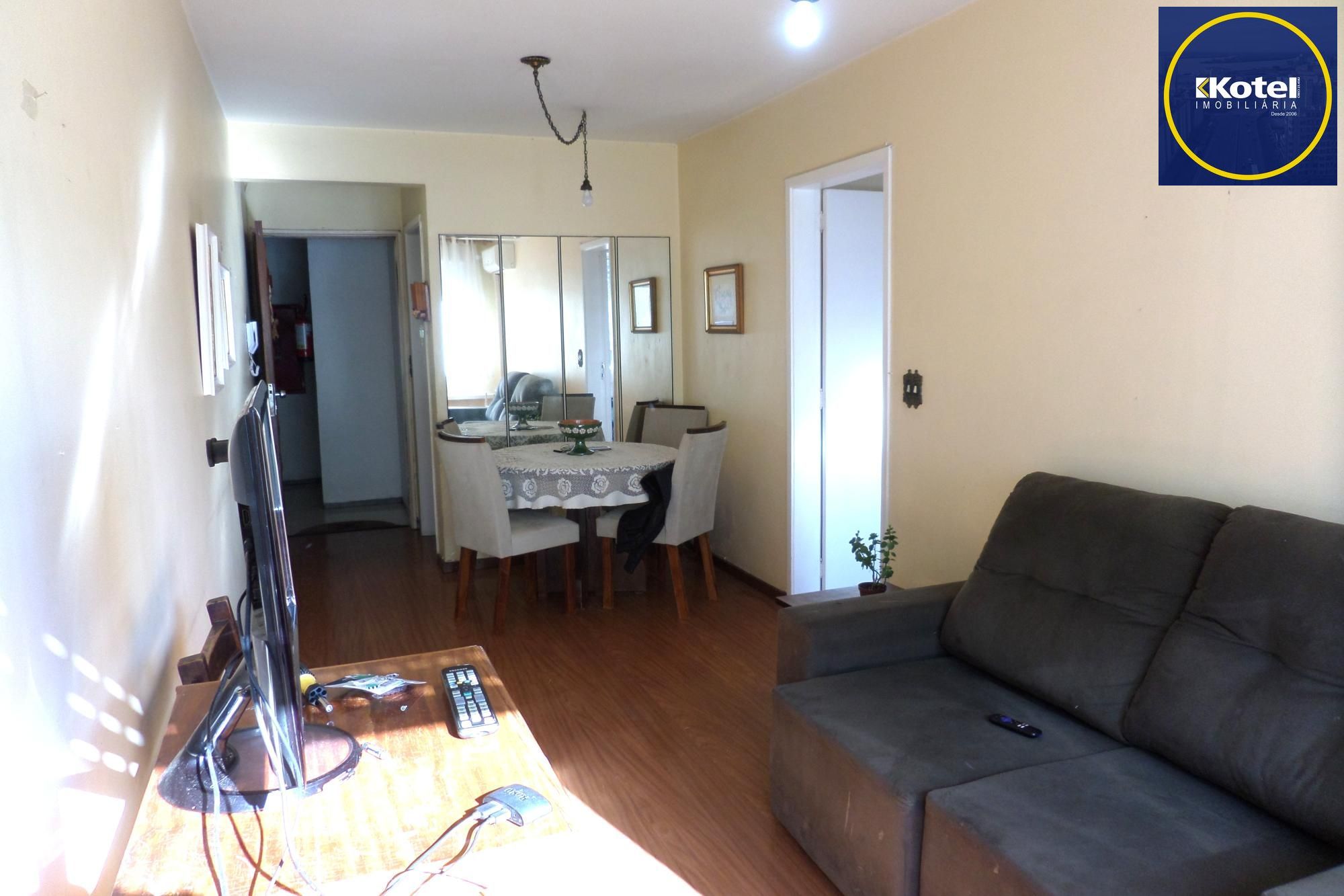 Apartamento no Centro de 2 dormitórios dependência DESOCUPADO