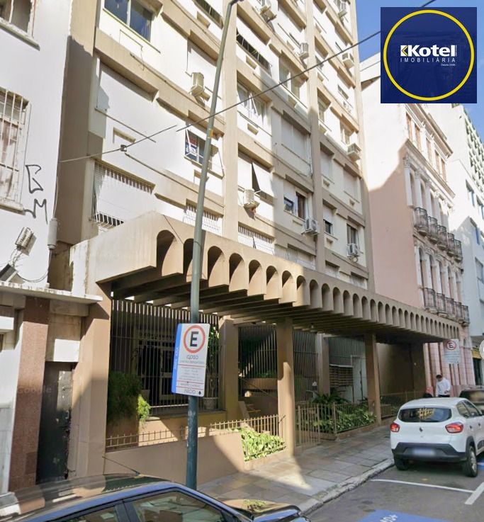 Apartamento no Centro de 2 dormitórios dependência DESOCUPADO