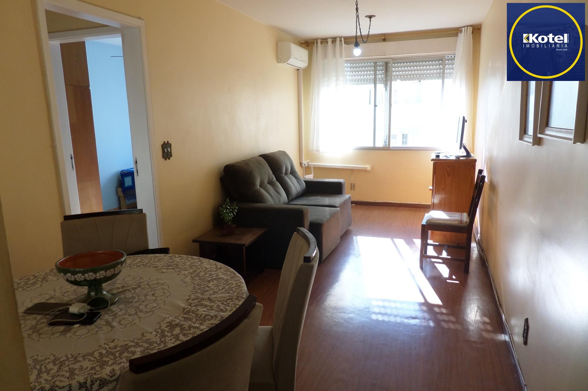 Apartamento no Centro de 2 dormitórios dependência DESOCUPADO