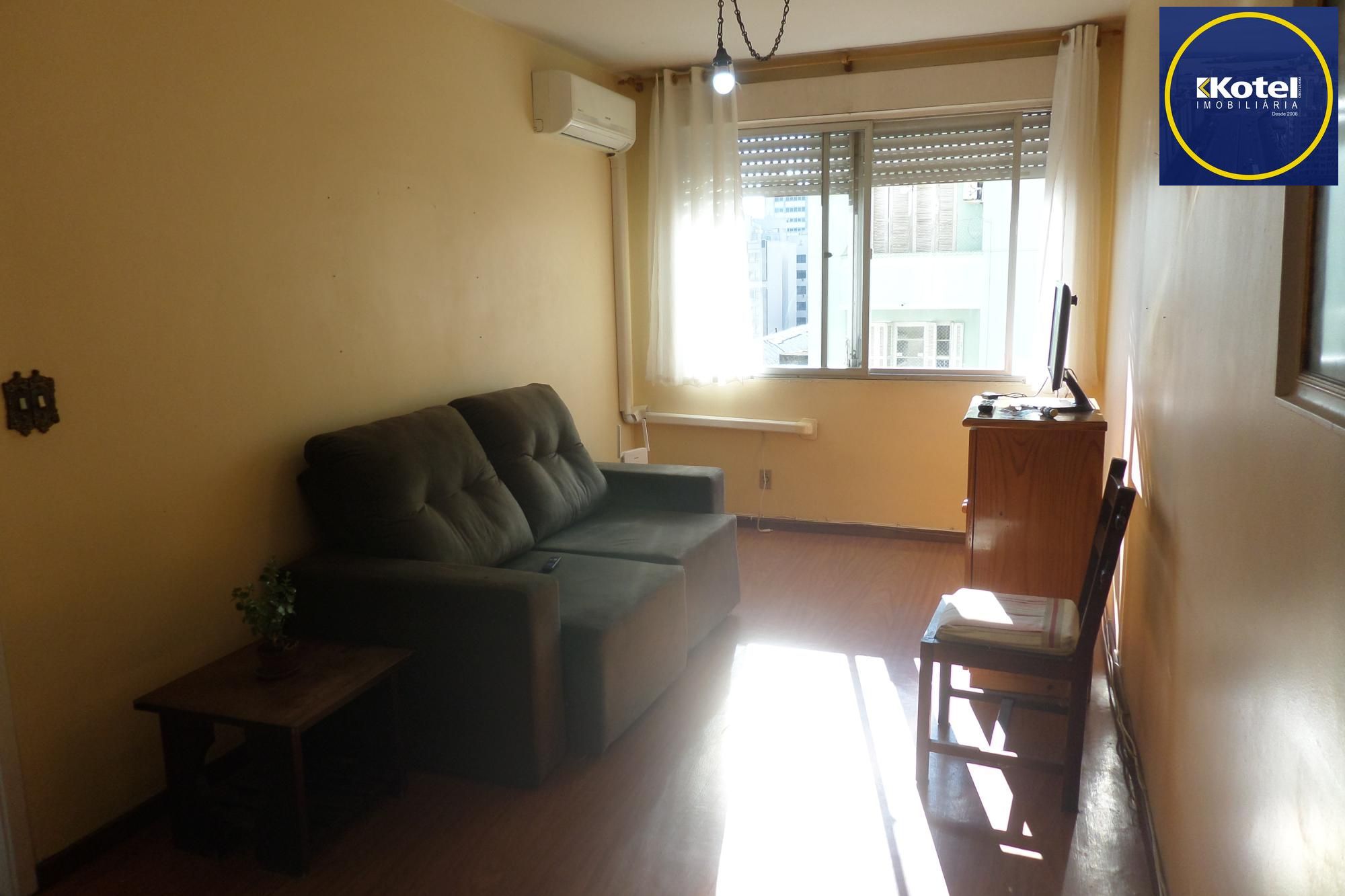 Apartamento no Centro de 2 dormitórios dependência DESOCUPADO