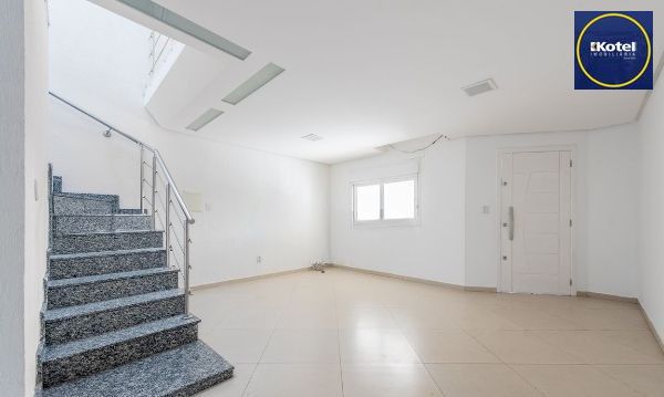 Casa sobrado no bairro Vila Ipiranga de 3 dormitórios e 2 vagas