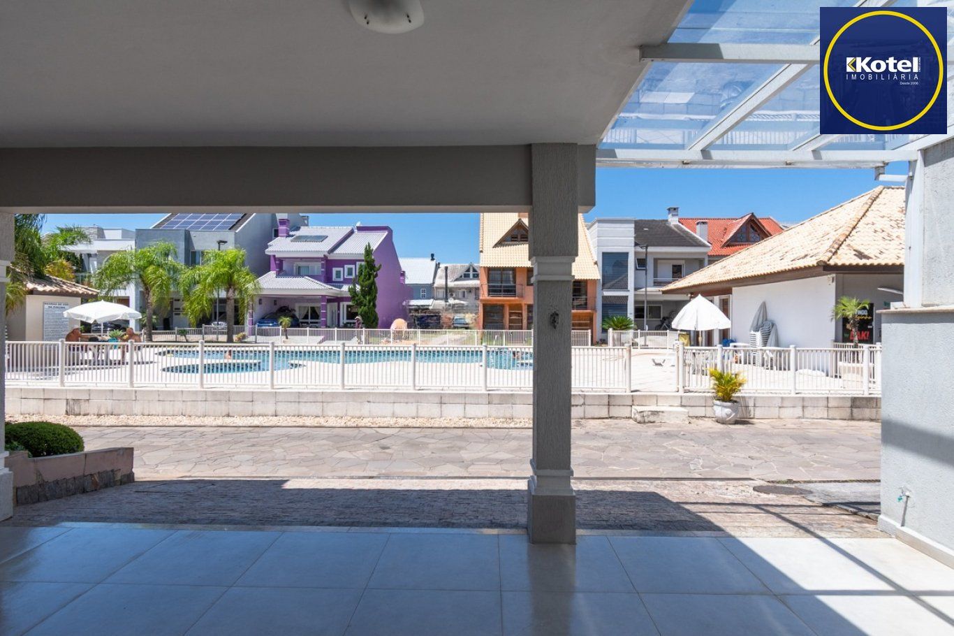 Casa Sobrado de 3 dormitórios com suíte, 2 vagas, piscina e sótão no Ecoville