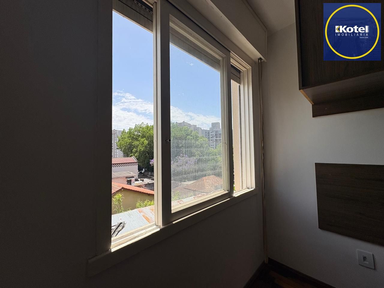 Apartamento com 03 dormitórios com 01 vaga de garagem escriturada