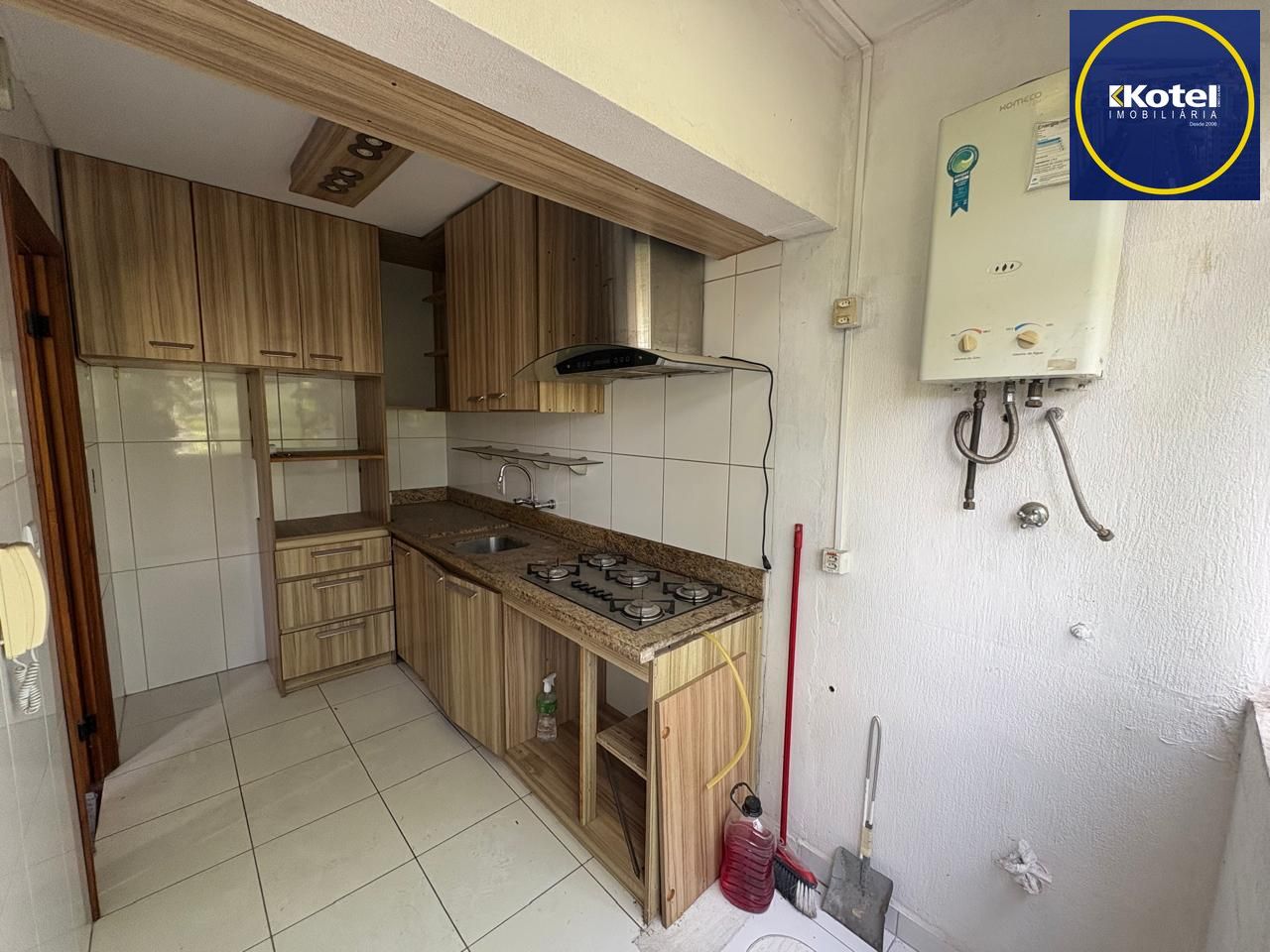 Apartamento com 03 dormitórios com 01 vaga de garagem escriturada