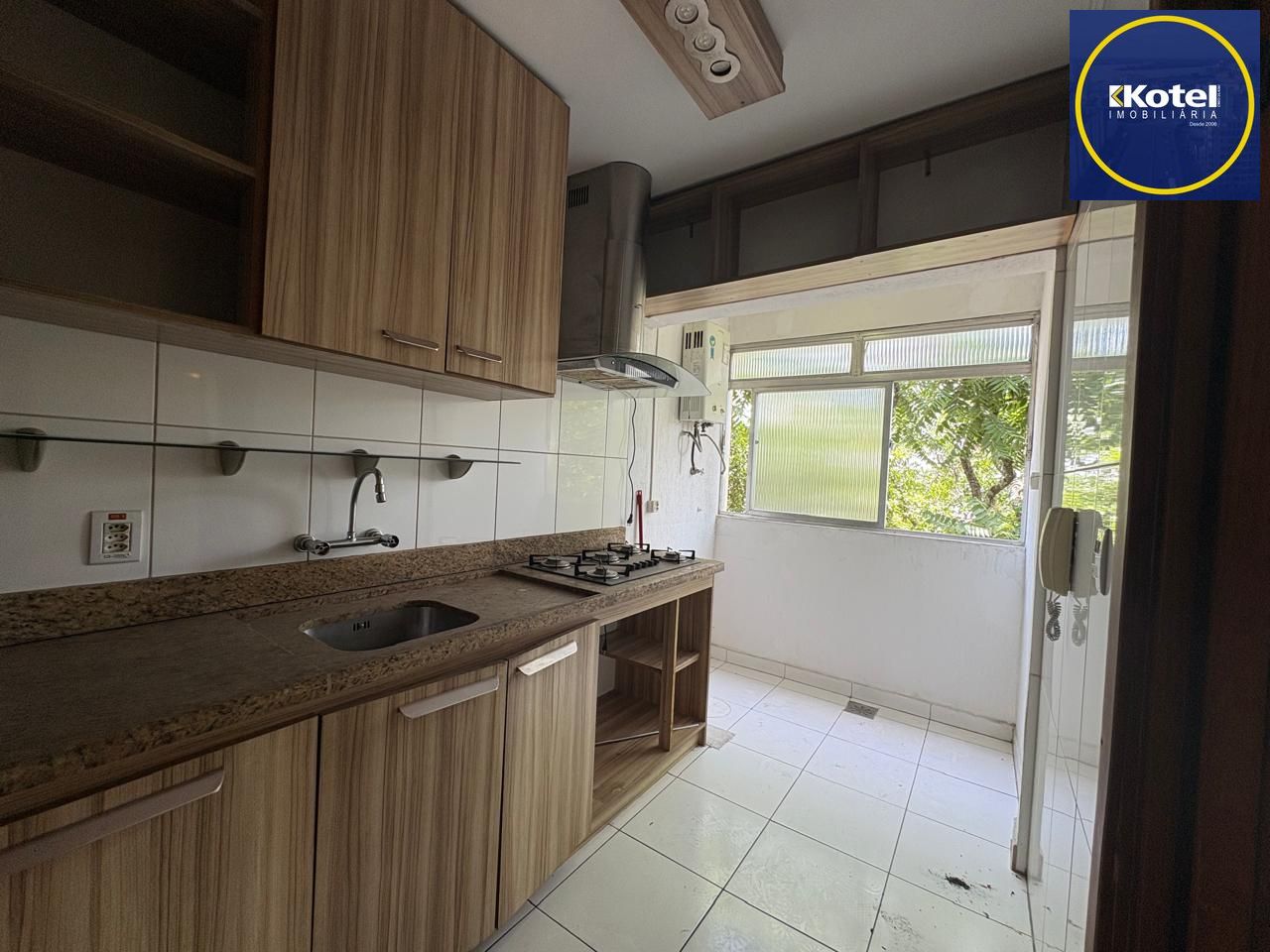 Apartamento com 03 dormitórios com 01 vaga de garagem escriturada