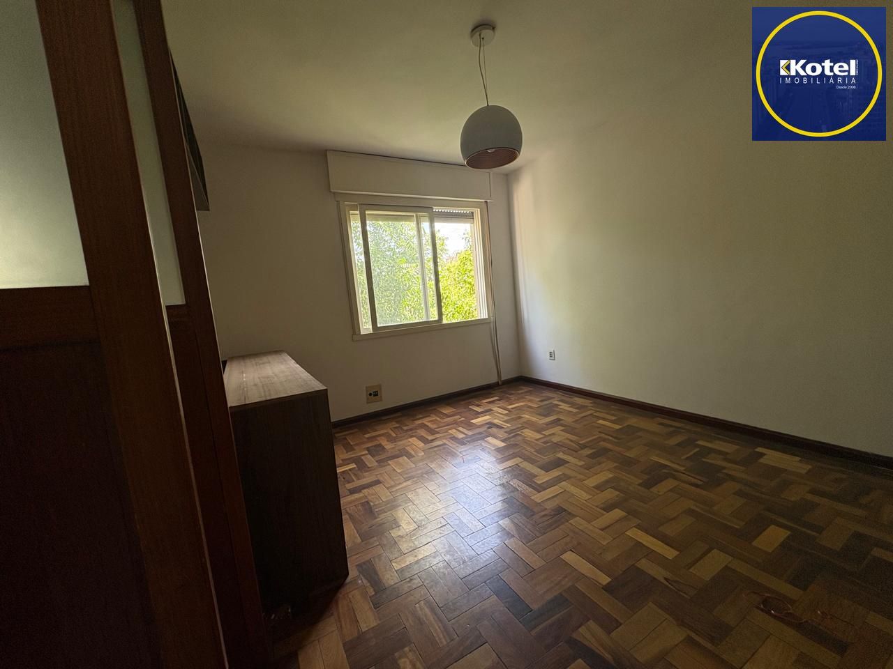 Apartamento com 03 dormitórios com 01 vaga de garagem escriturada