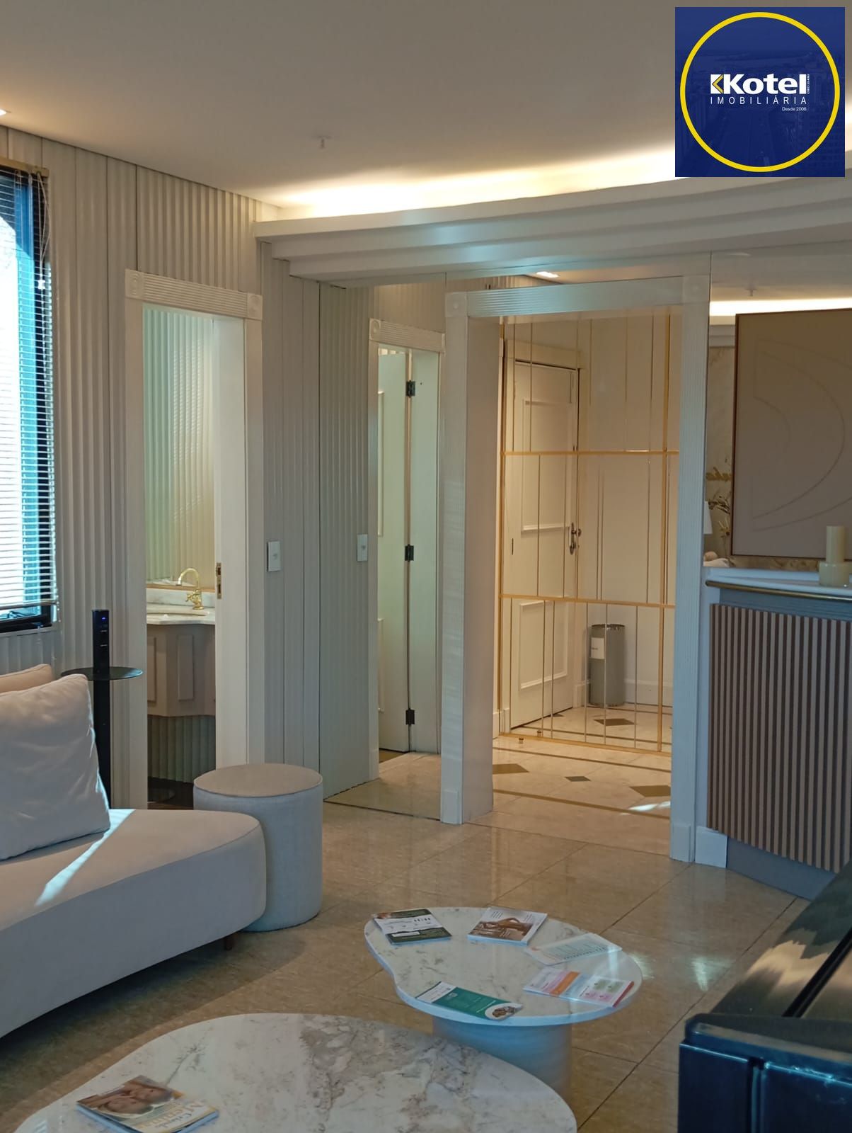 CLÍNICA DECORADA COM VISTA PARA O GUAÍBA