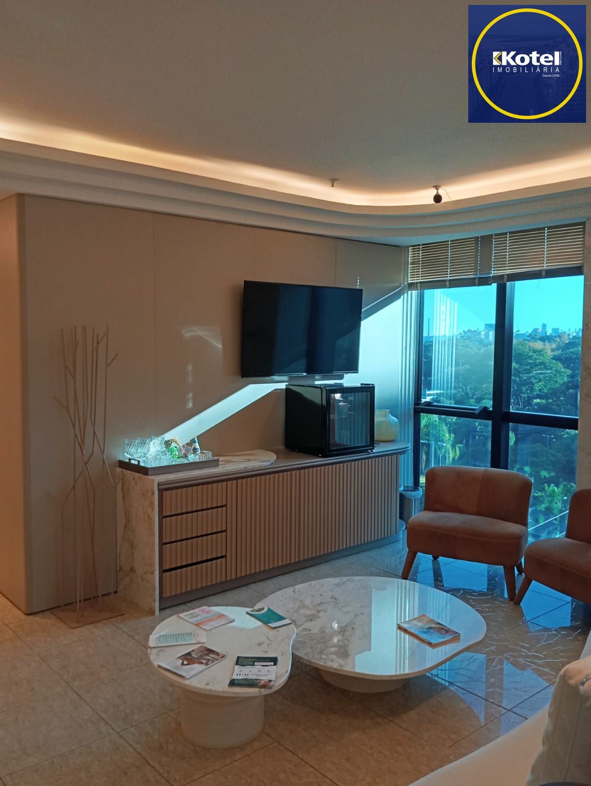 CLÍNICA DECORADA COM VISTA PARA O GUAÍBA