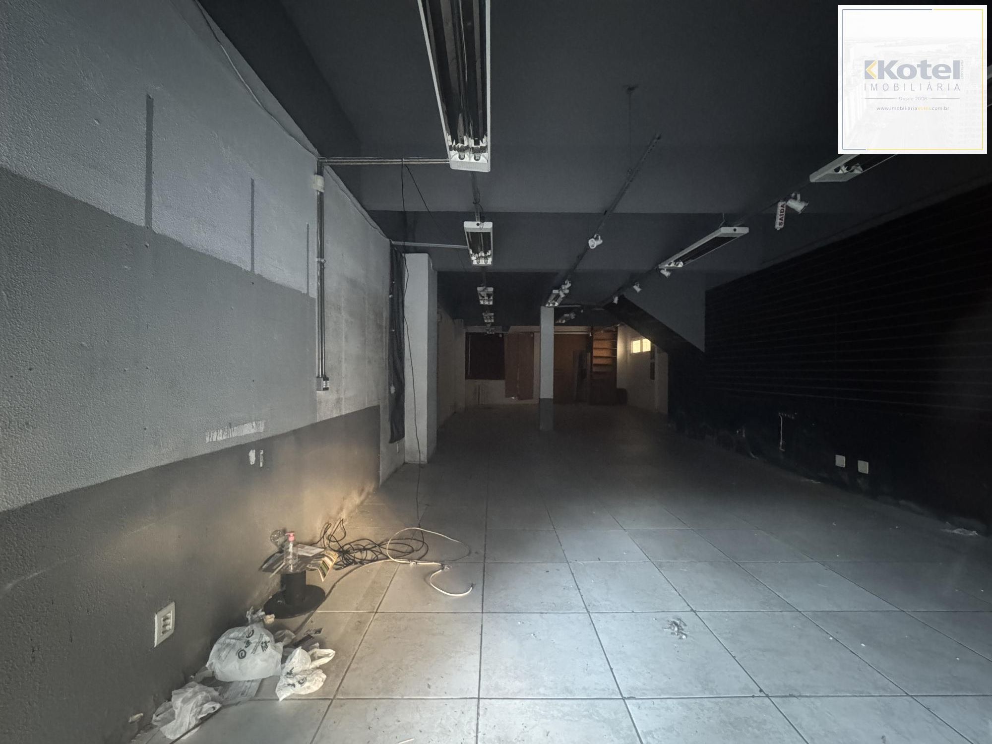 Loja comercial à venda, localizada no coração da Cidade Baixa, em Porto Alegre, RS  11x33