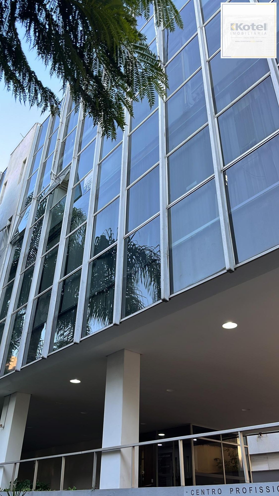 Sala comercial com uma vaga de garagem