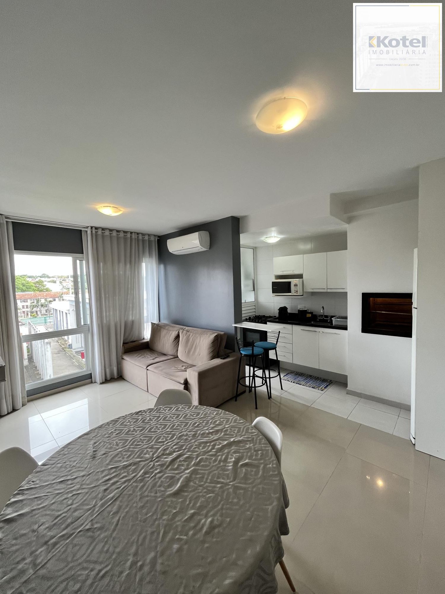 apartamento semimobiliado, 2 dormitórios, suíte, 1 vaga no Passo da Areia