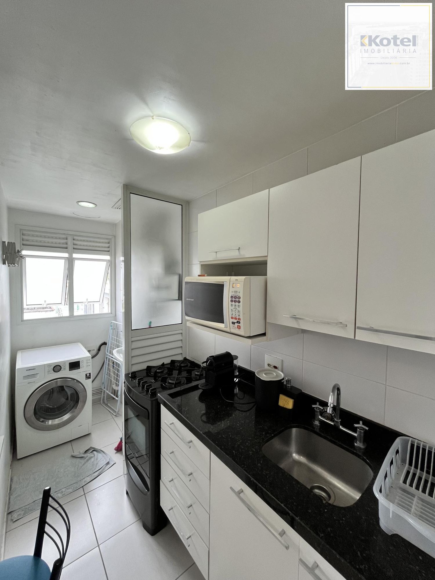 apartamento semimobiliado, 2 dormitórios, suíte, 1 vaga no Passo da Areia