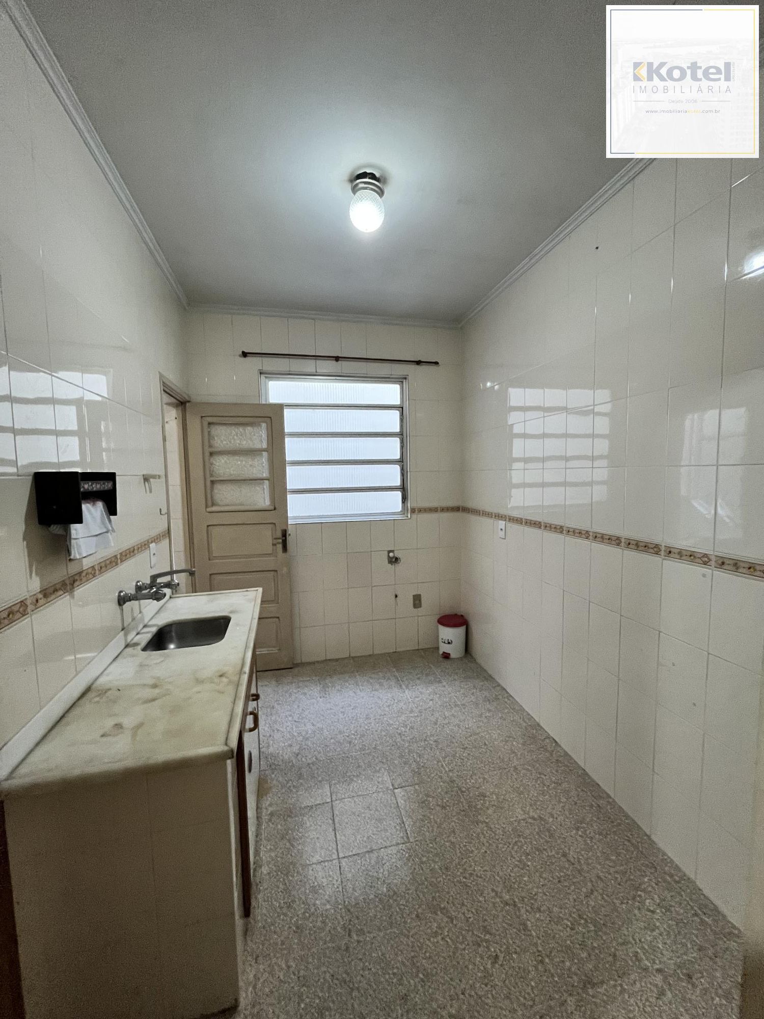 Apartamento de 2 quartos, lareira e dependência de empregada no bairro Floresta — foto 5