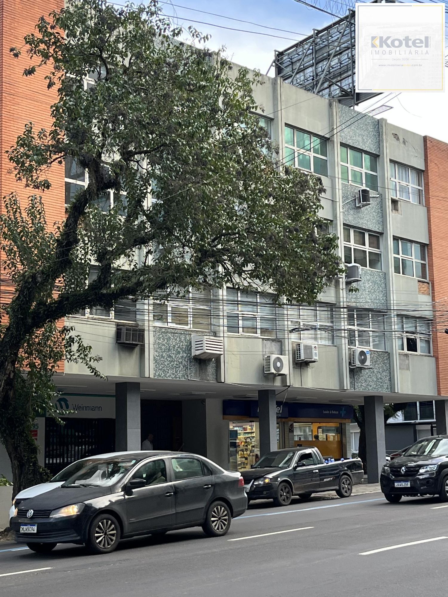 sala comercial grande prédio com elevador no bairro Rio Branco em Porto Alegre