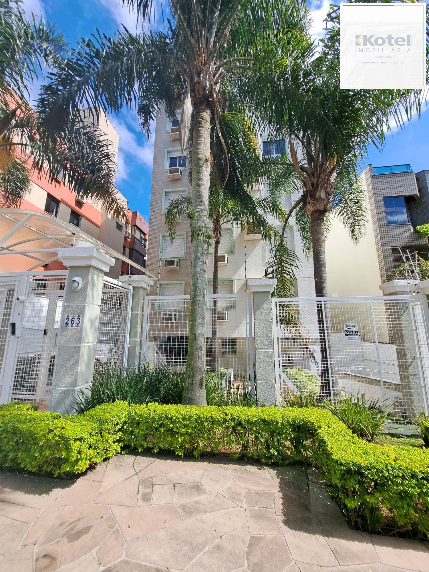 Apartamento 2 dormitórios com vaga coberta