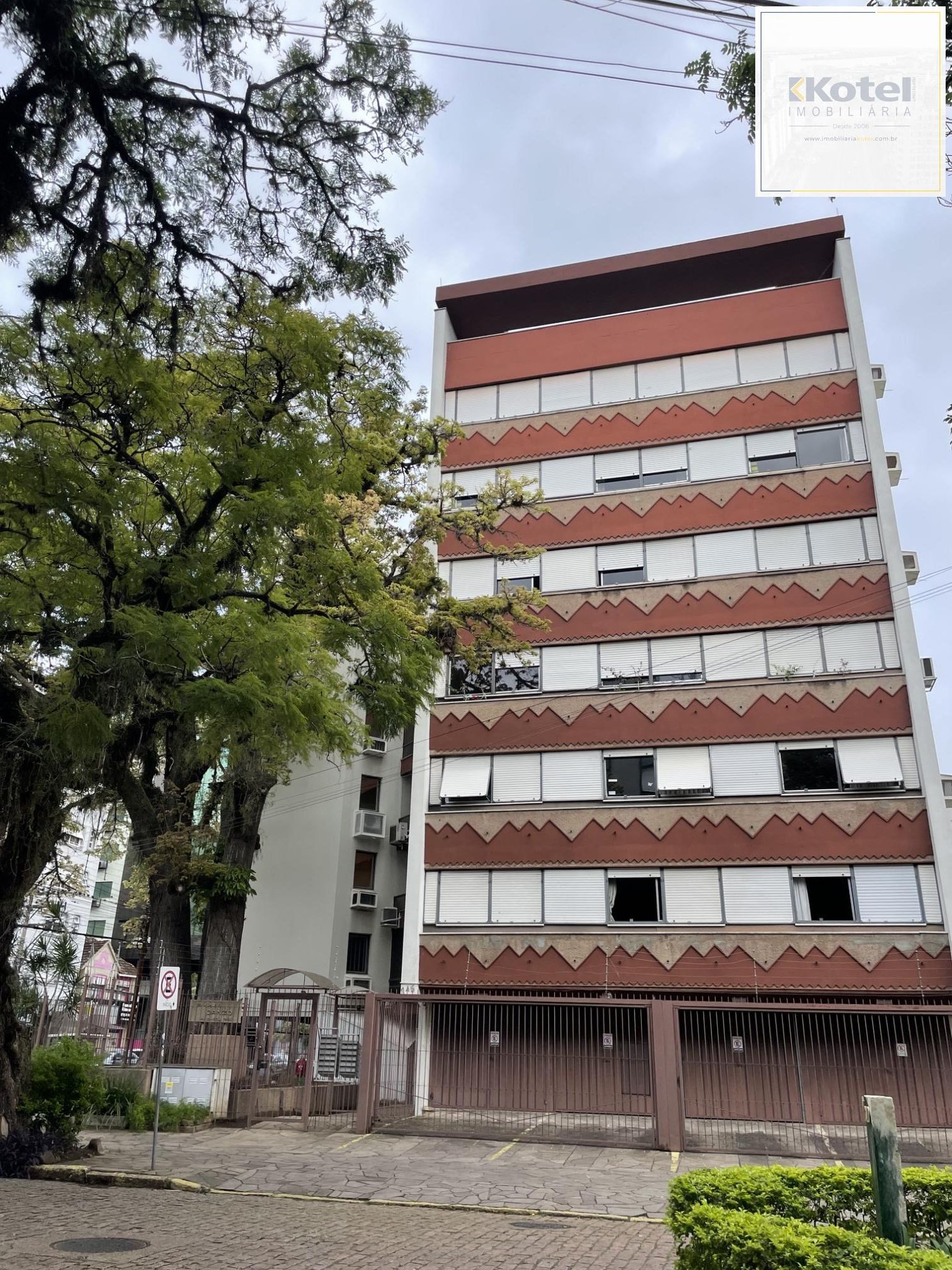 Apartamento no  bairro Menino Deus com 3 dormitórios com vaga e elevador — foto 3