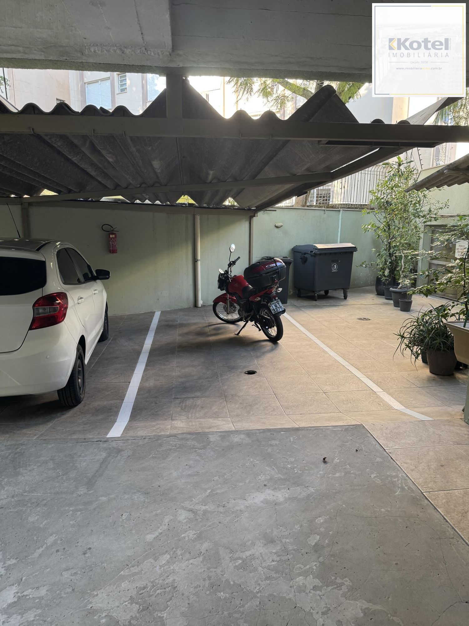 Cobertura de 2 Dormitórios com Suíte, garagem e Vista Panorâmica em Porto Alegre
