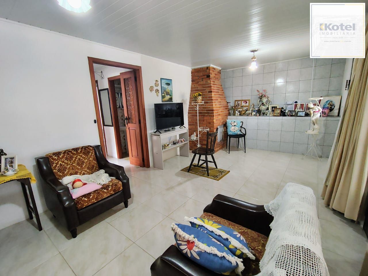 Casa 3 dormitórios e 3 vagas de garagem.