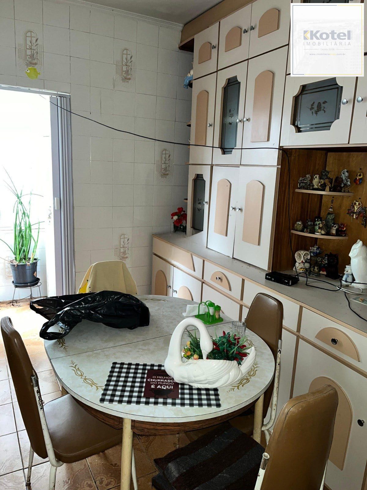 Apartamento de 2 quartos e 2 banheiros no bairro Menino Deus em Porto Alegre