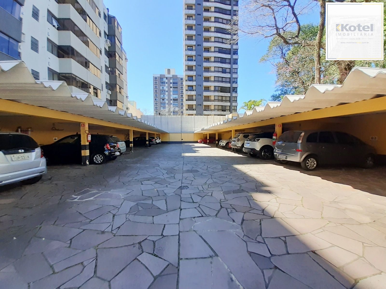 Apartamento de dois quartos no bairro Menino Deus em Porto Alegre