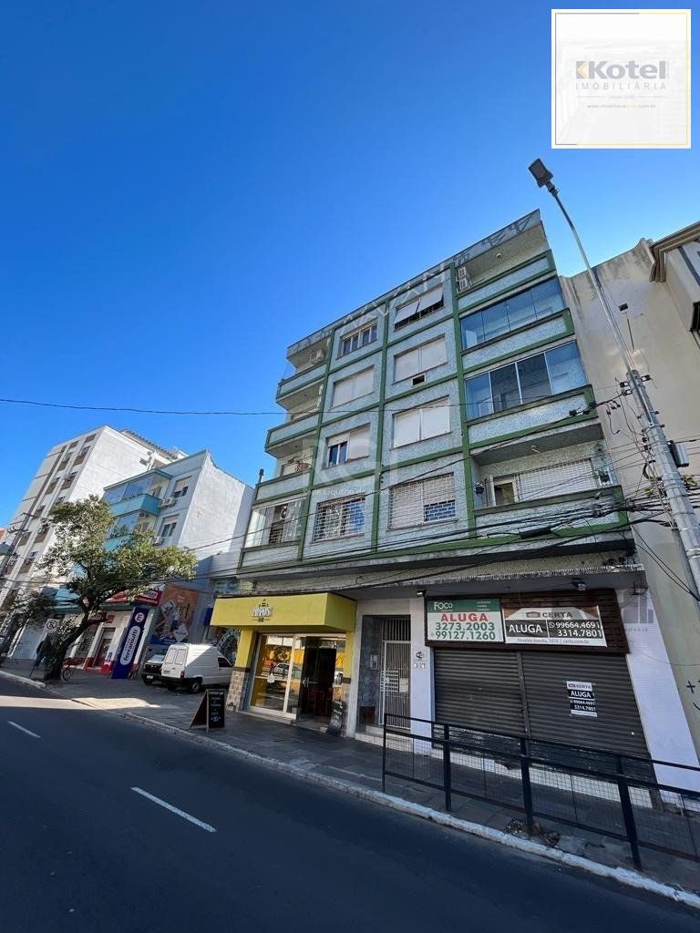Apartamento de três dormitórios no bairro Rio Branco em Porto Alegre. — foto 2