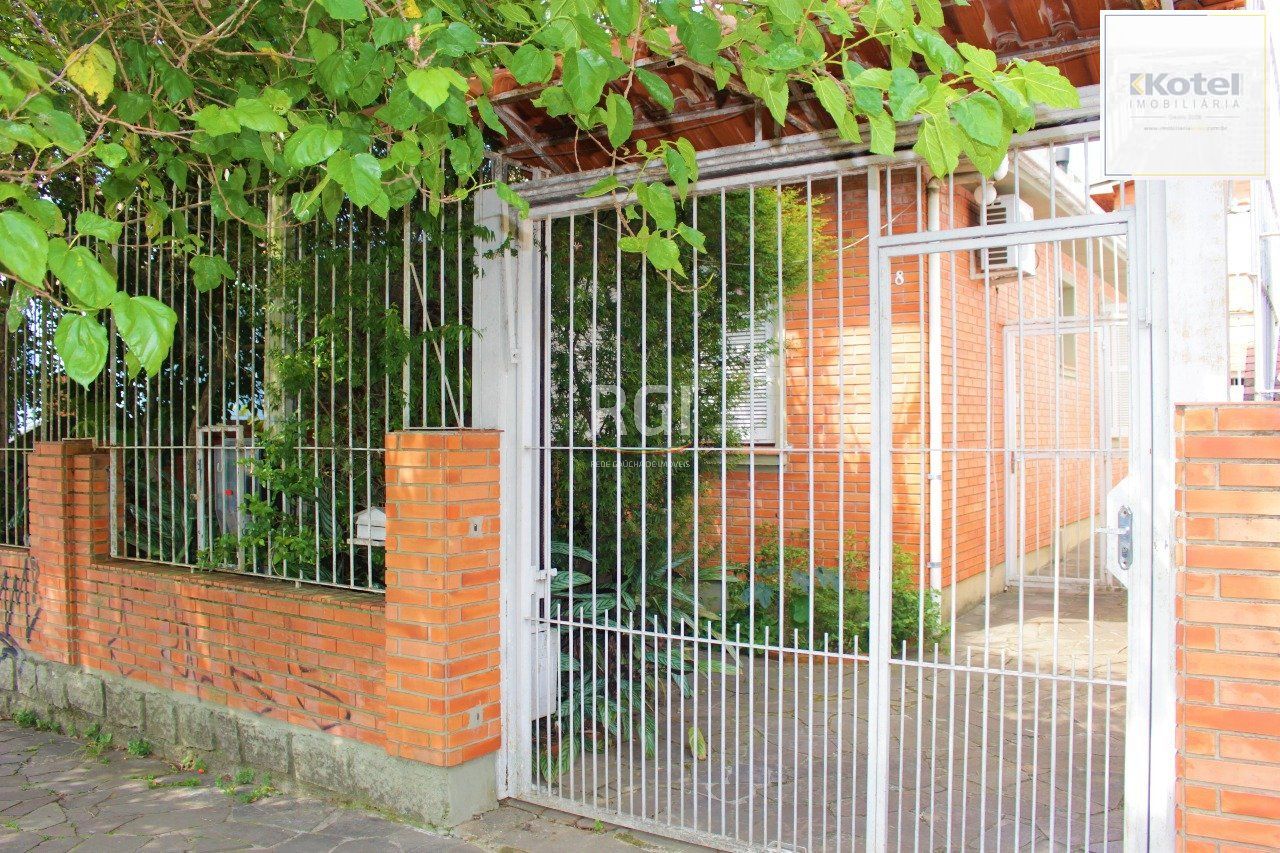 Casa para Venda - 208m², 3 dormitórios, 1 vaga - Partenon — foto 2