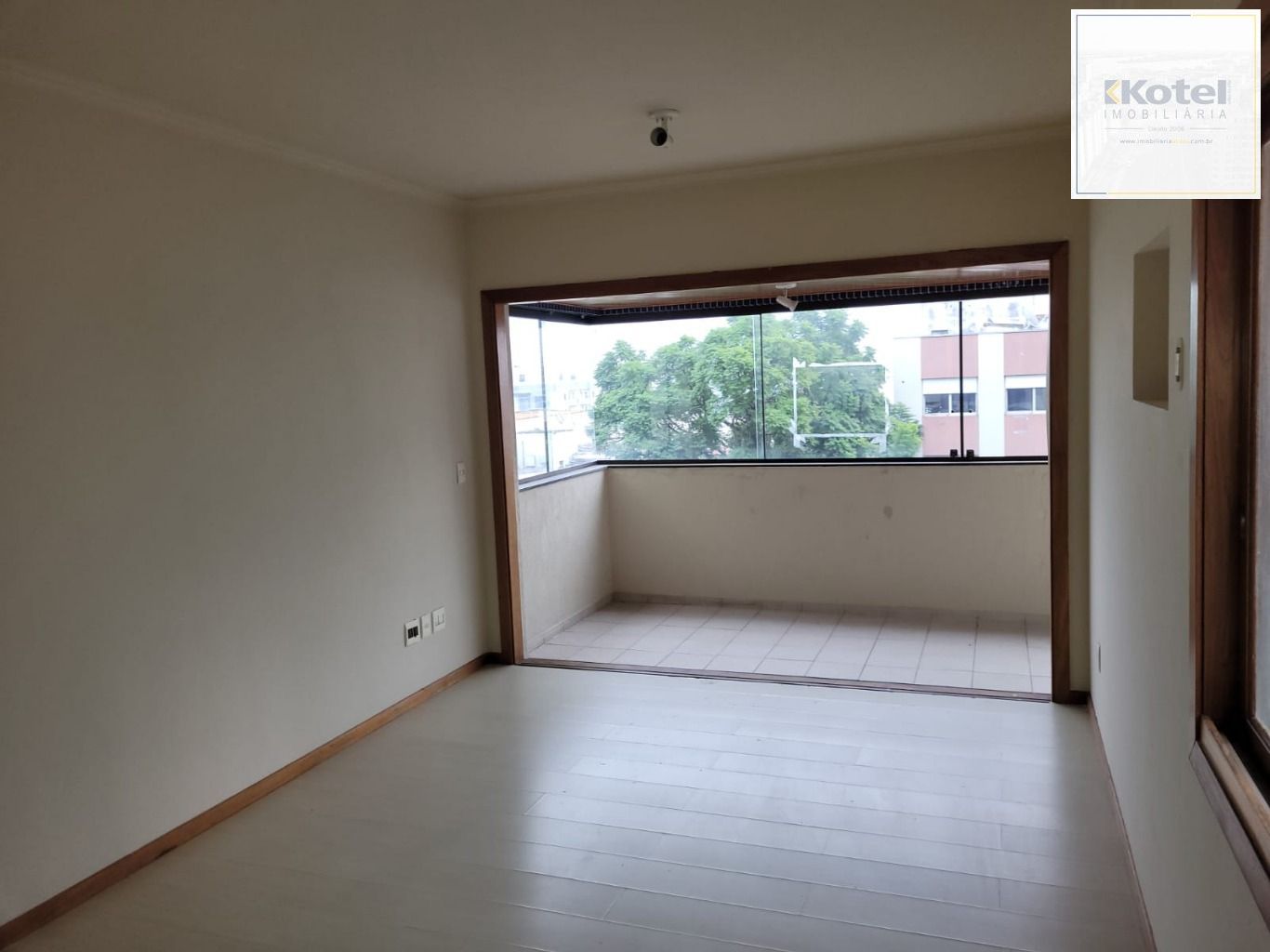 Apartamento de 3 quartos, suíte e 2 vagas de garagem no bairro Petrópolis em POA — foto 2