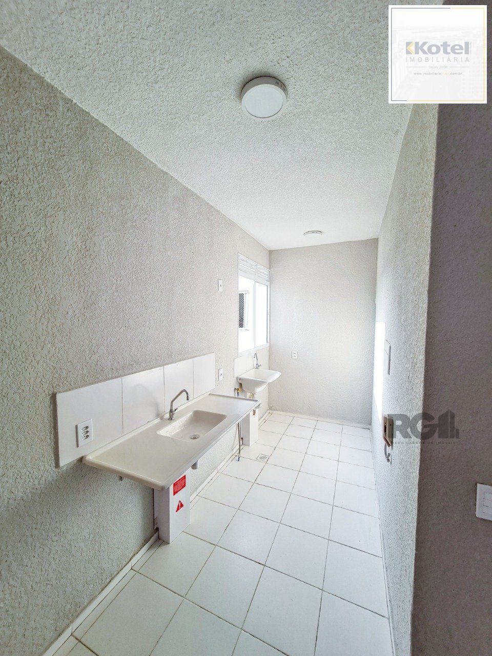 Apartamento de dois dormitórios e uma vaga de garagem no bairro Mario Quintana em Porto Alegre. — foto 4