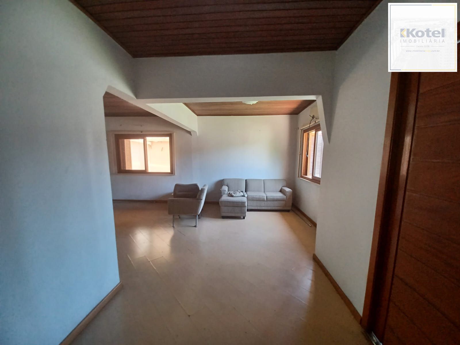 Casa de 3 quartos, suíte e patio no bairro Medianeira em POA — foto 3