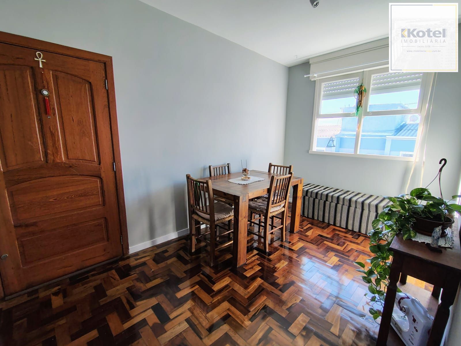 Apartamento de três quartos e uma vaga de garagem rotativa — foto 2