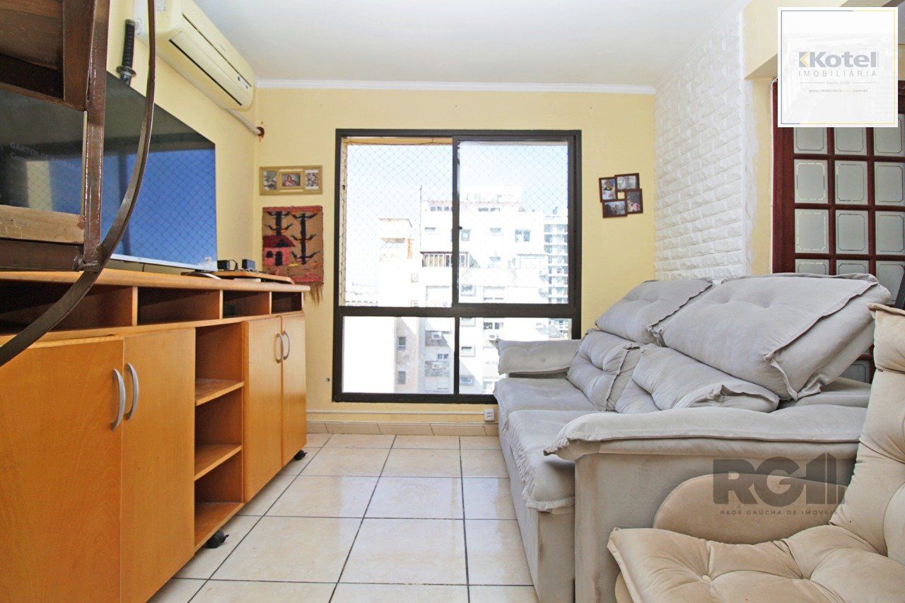 Cobertura duplex de 2 dormitórios garagem e semi-mobiliado, bairro Cidade Baixa.