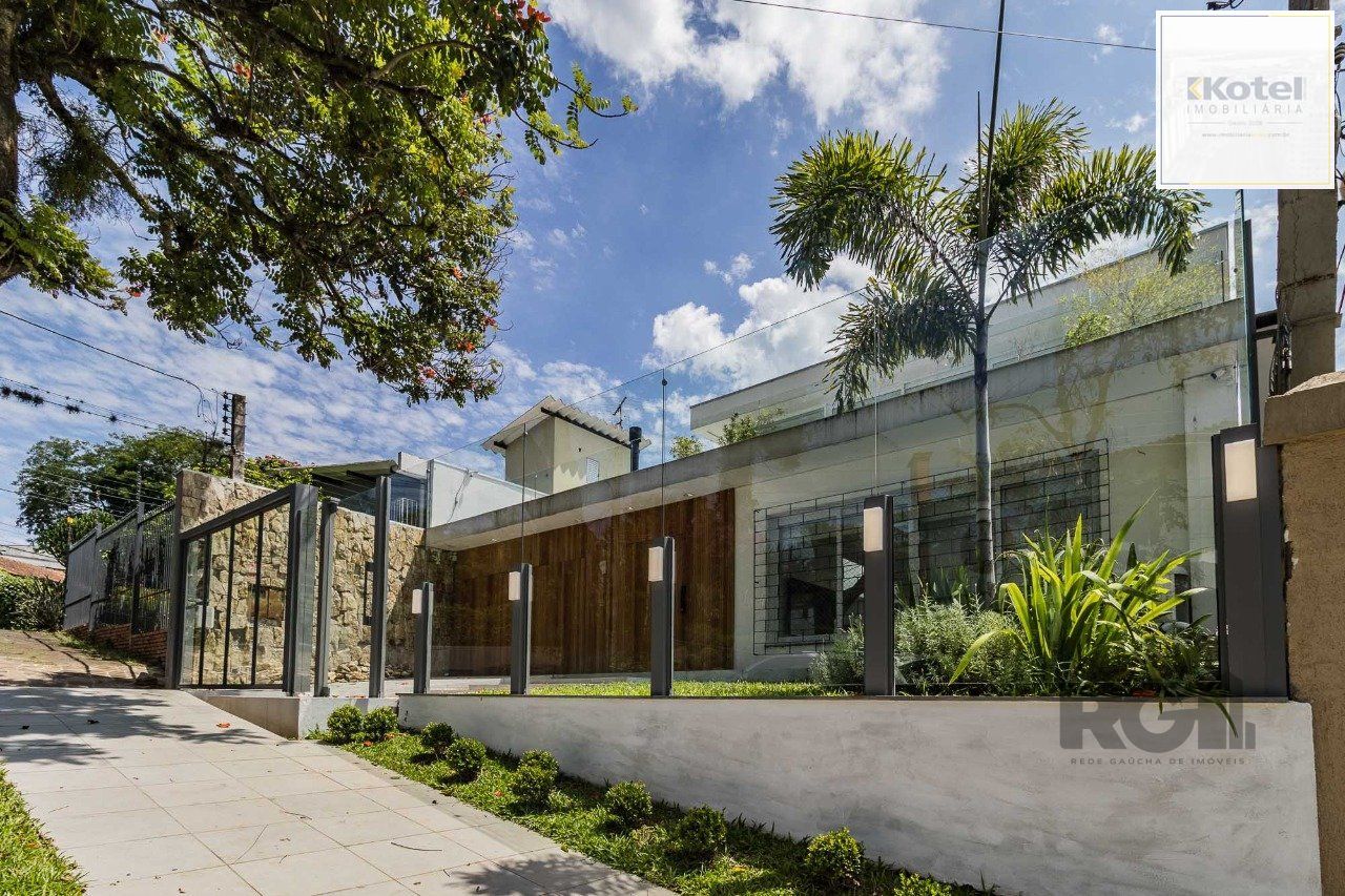 Casa de três dormitórios, suíte e duas vagas de garagem no bairro Chácara das Pedras em Porto Alegre — foto 3